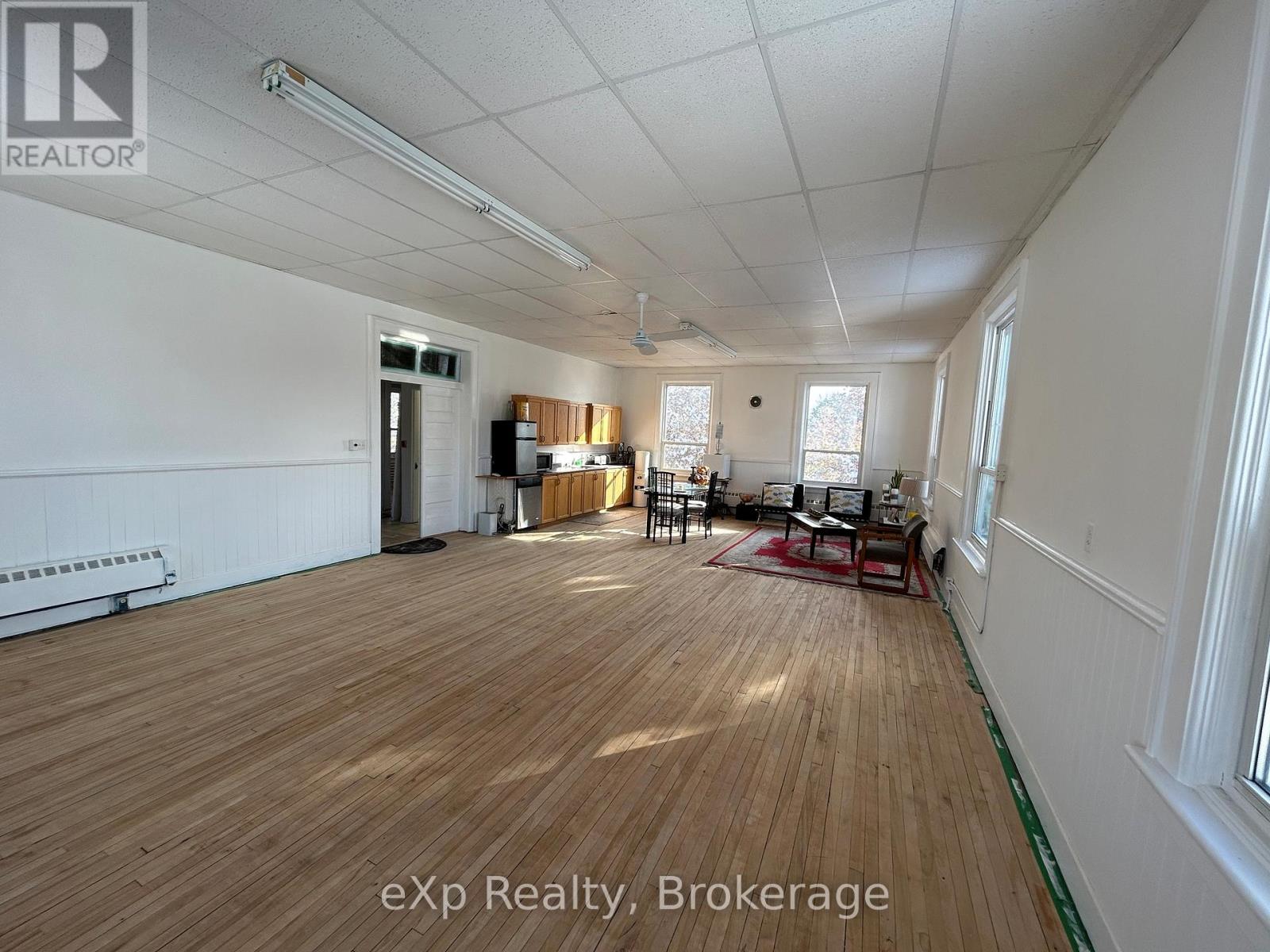 215 Jane Street, Brockton, Ontario  N0G 2V0 - Photo 7 - X12058910