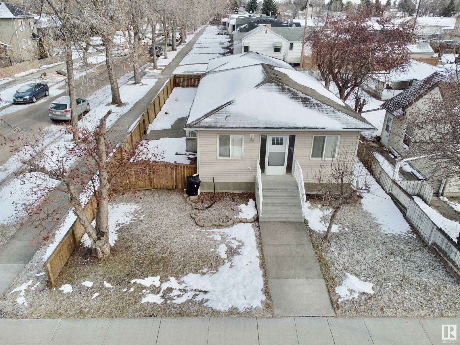 Property at 9530 122 AV NW image 1