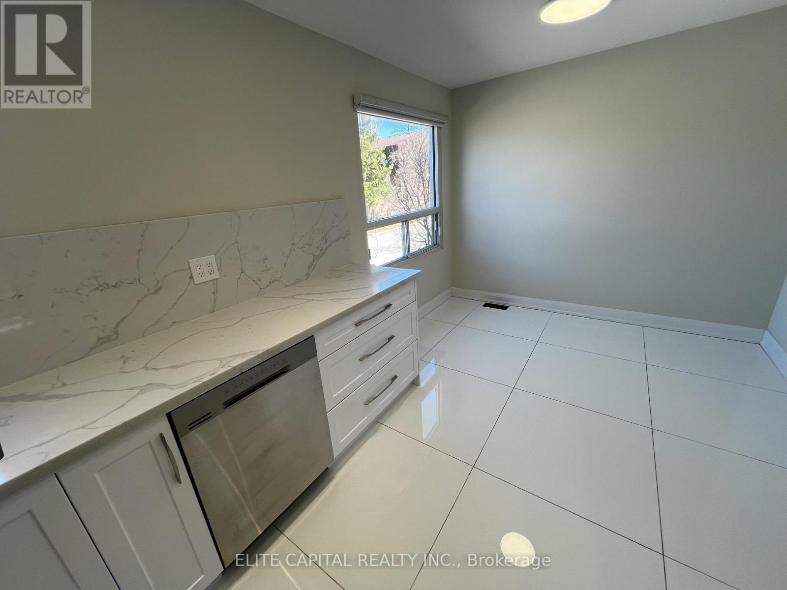 15 Jenny Wren Way, Toronto (Hillcrest Village), Ontario  M2H 2Y8 - Photo 8 - C12060717
