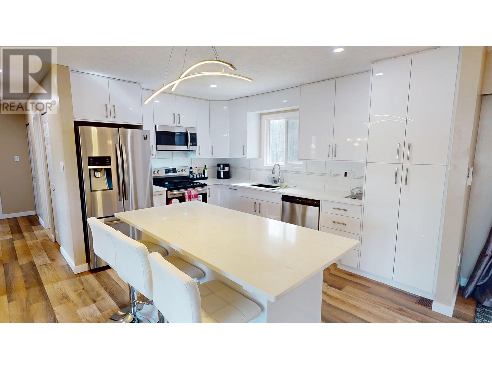 Property at 630 ROLPH STREET image 5
