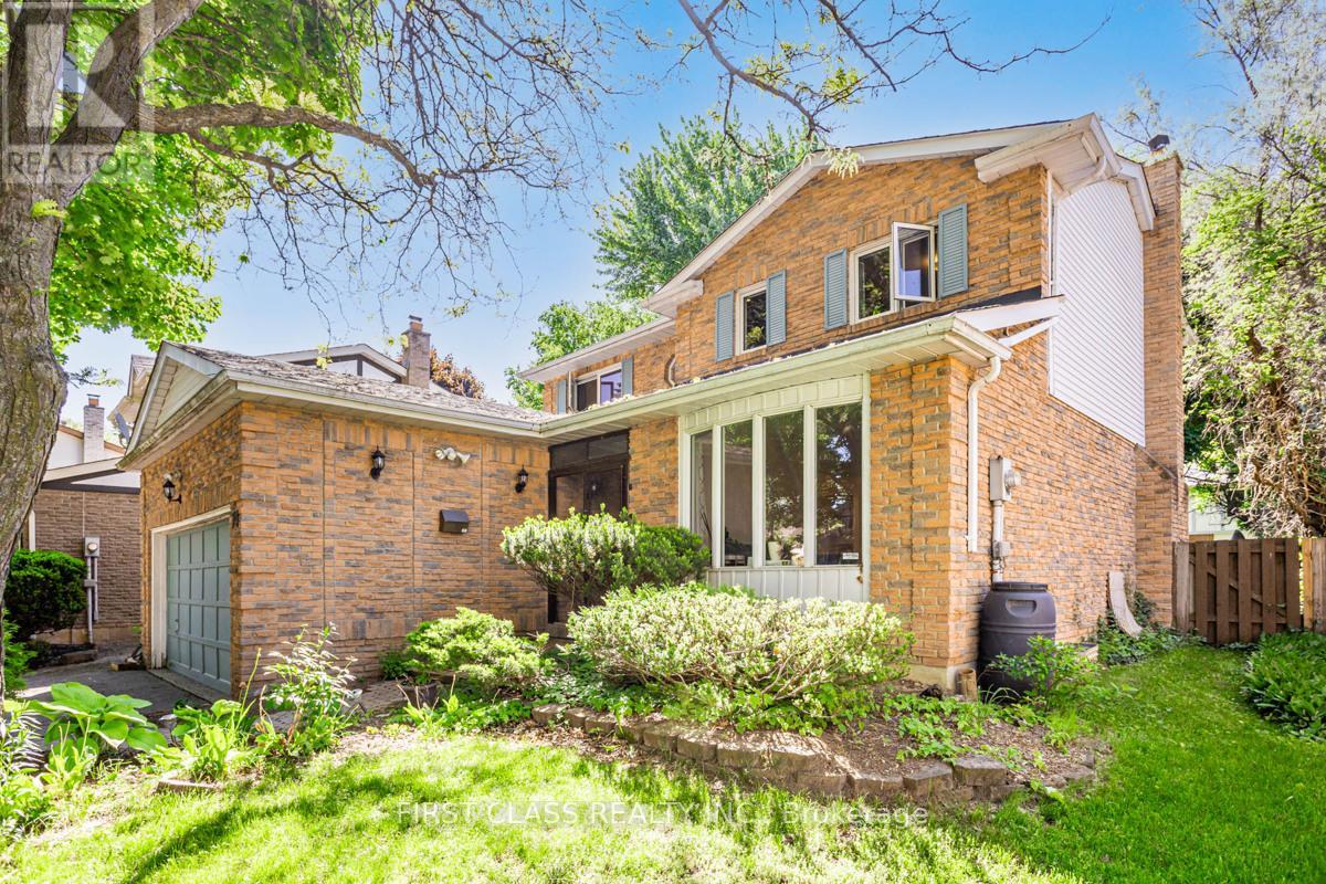 Property at 74 INNISBROOK CRESCENT image 1