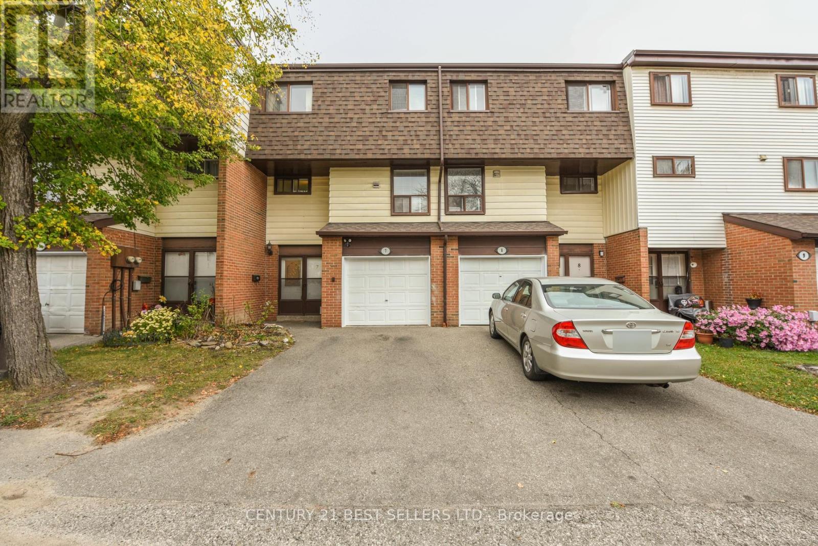 Property at 7 - 180 MISSISSAUGA VALLEY BOULEVARD image 1