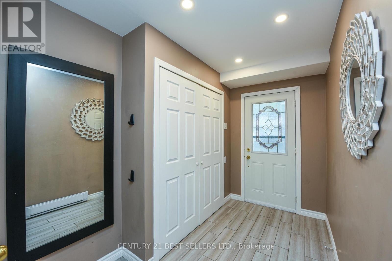 Property at 7 - 180 MISSISSAUGA VALLEY BOULEVARD image 2
