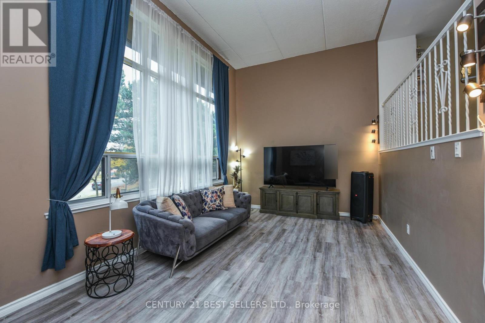 Property at 7 - 180 MISSISSAUGA VALLEY BOULEVARD image 5