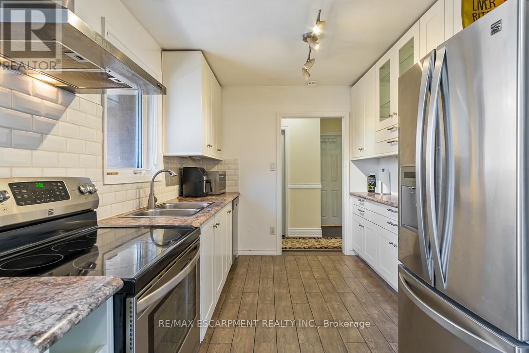 2749 Truscott Drive, Mississauga, Ontario  L5J 2B8 - Photo 12 - W12060771