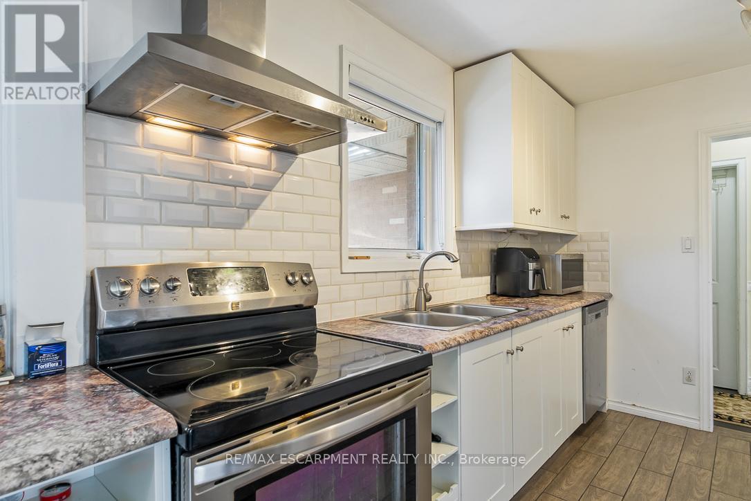 2749 Truscott Drive, Mississauga, Ontario  L5J 2B8 - Photo 13 - W12060771