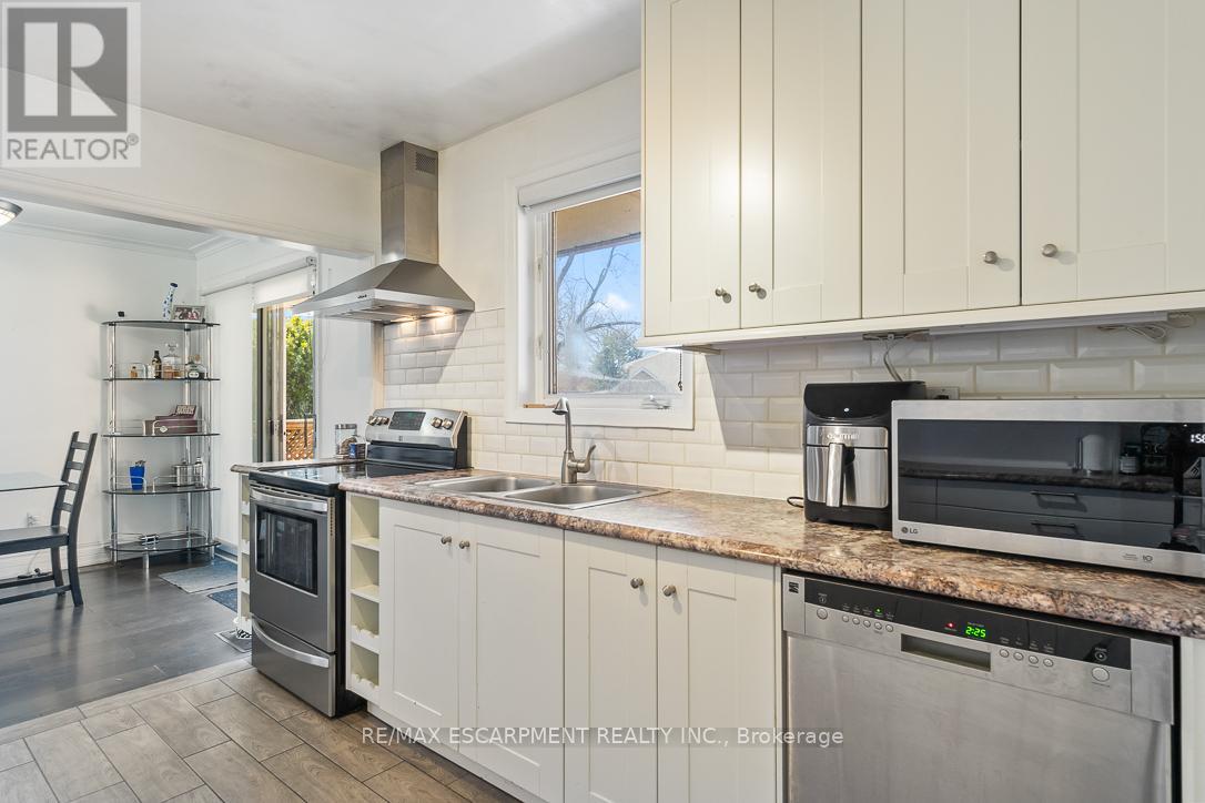 2749 Truscott Drive, Mississauga, Ontario  L5J 2B8 - Photo 15 - W12060771