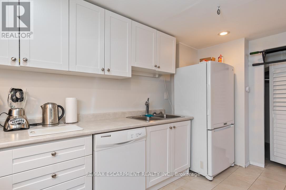 2749 Truscott Drive, Mississauga, Ontario  L5J 2B8 - Photo 27 - W12060771
