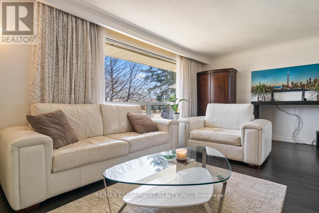 Property at 2749 TRUSCOTT DRIVE image 3
