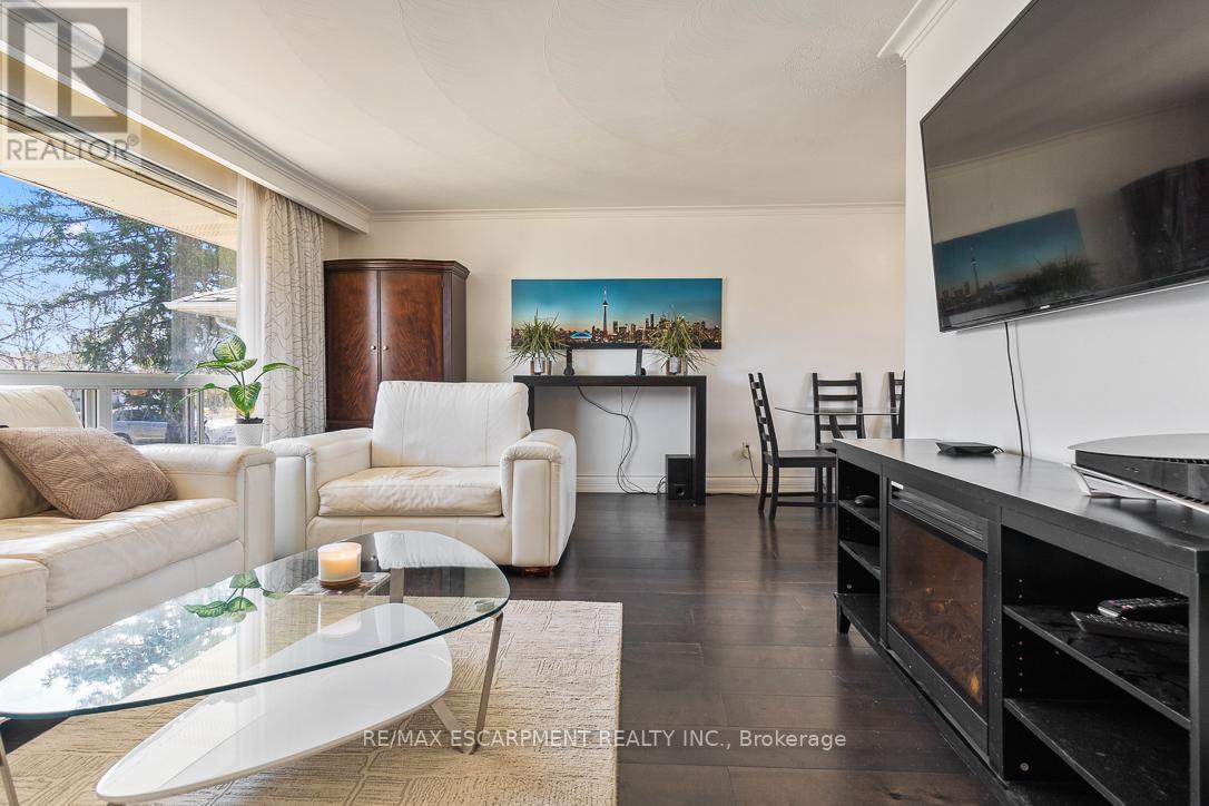 Property at 2749 TRUSCOTT DRIVE image 4