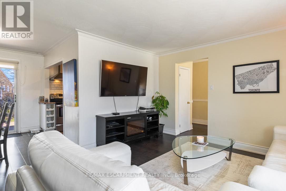 2749 Truscott Drive, Mississauga, Ontario  L5J 2B8 - Photo 7 - W12060771