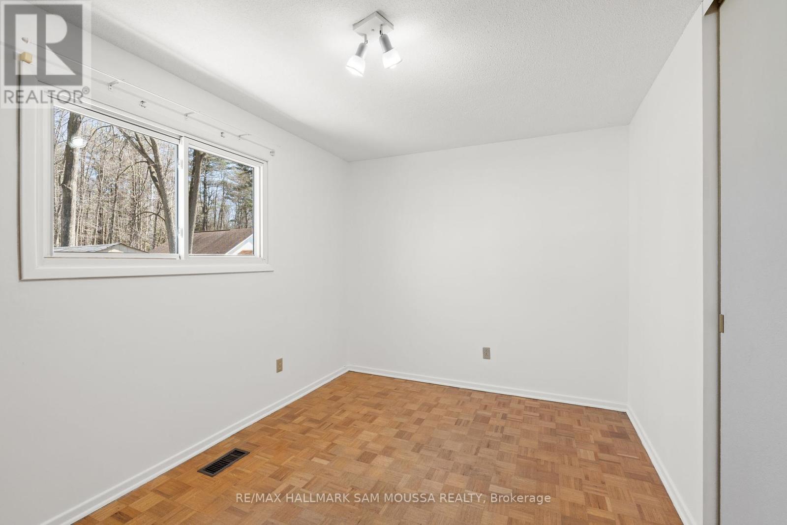2624 Cleroux Crescent, Ottawa, Ontario  K1W 1B5 - Photo 16 - X12060796