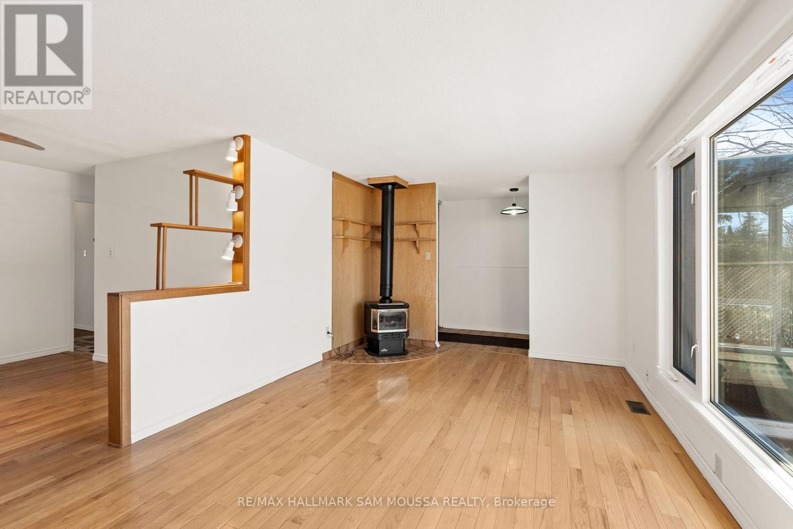 2624 Cleroux Crescent, Ottawa, Ontario  K1W 1B5 - Photo 6 - X12060796