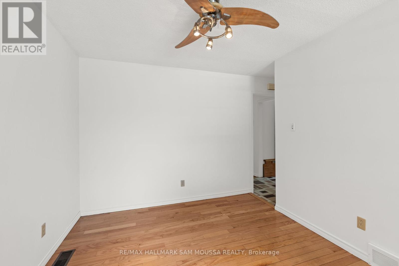 2624 Cleroux Crescent, Ottawa, Ontario  K1W 1B5 - Photo 7 - X12060796