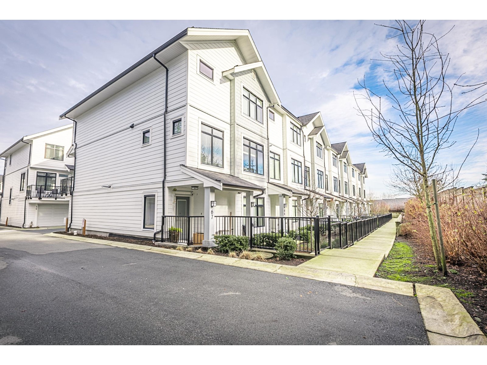 Property at 64 17557 100 AVENUE image 3