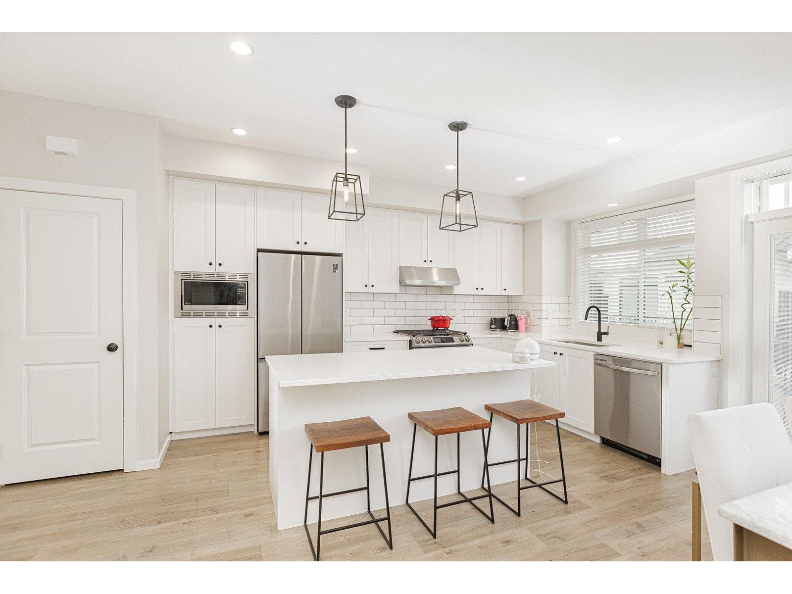 Property at 64 17557 100 AVENUE image 2
