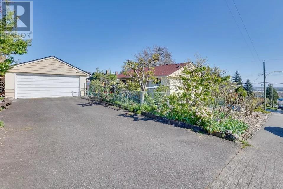 5919 Patrick Street, Burnaby, British Columbia  V5J 3B8 - Photo 2 - R2985951
