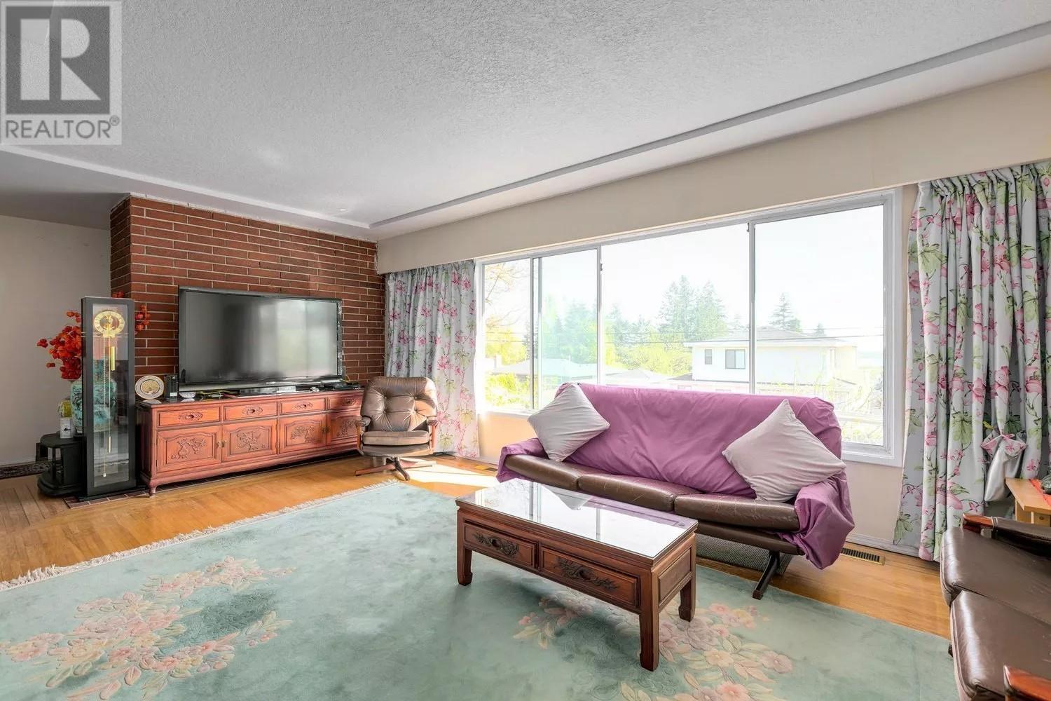 5919 Patrick Street, Burnaby, British Columbia  V5J 3B8 - Photo 5 - R2985951