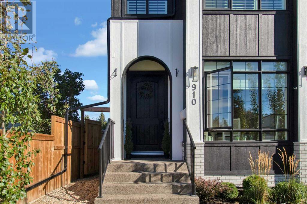 Property at 910 41 Street SW image 3