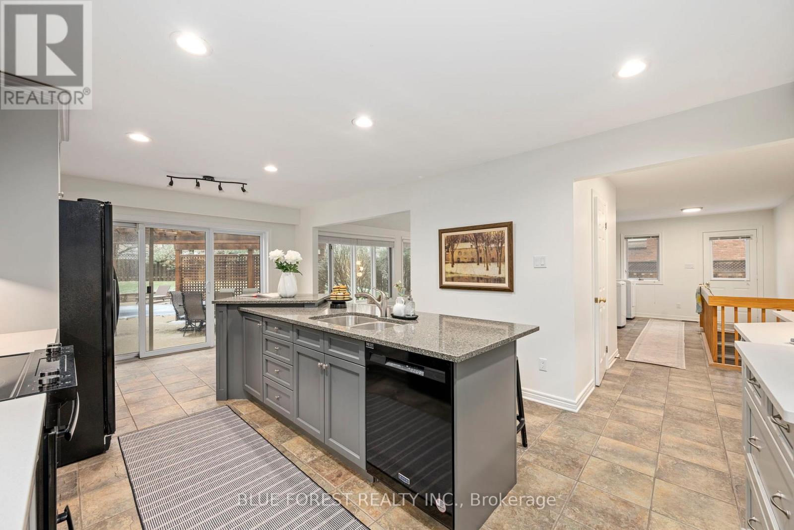 Photo 10 of 48 for 35 Thirlmere Road
