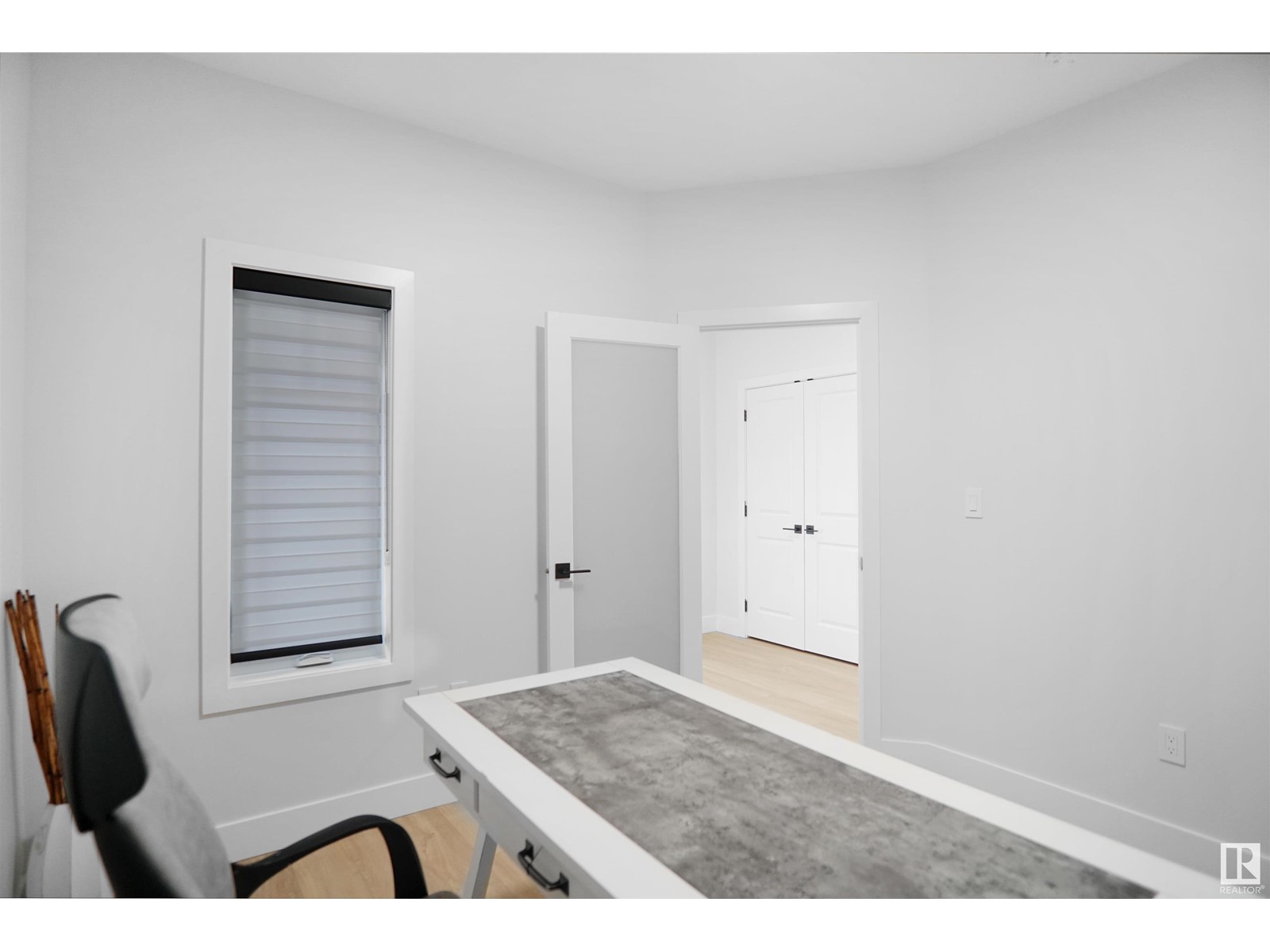 Property at 37 MeadowGrove Lane image 4