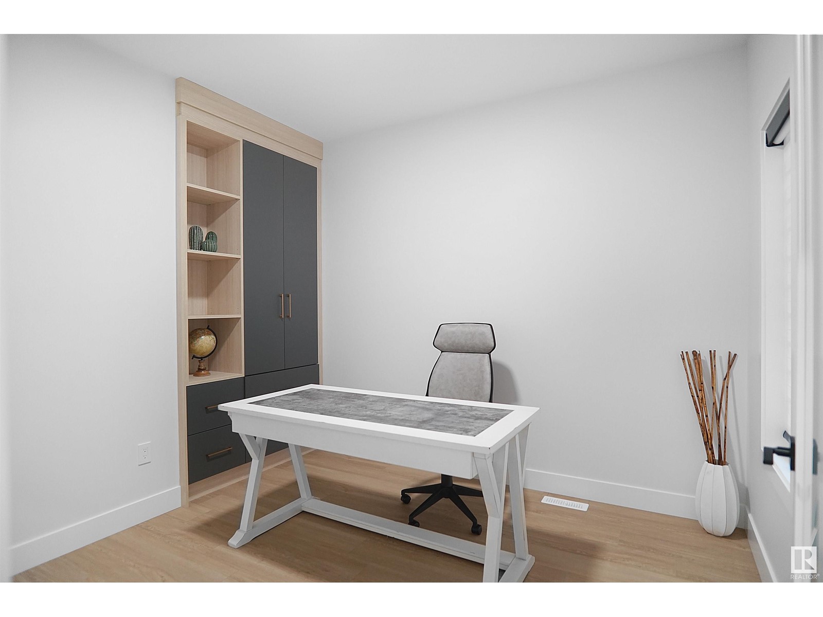 Property at 37 MeadowGrove Lane image 3