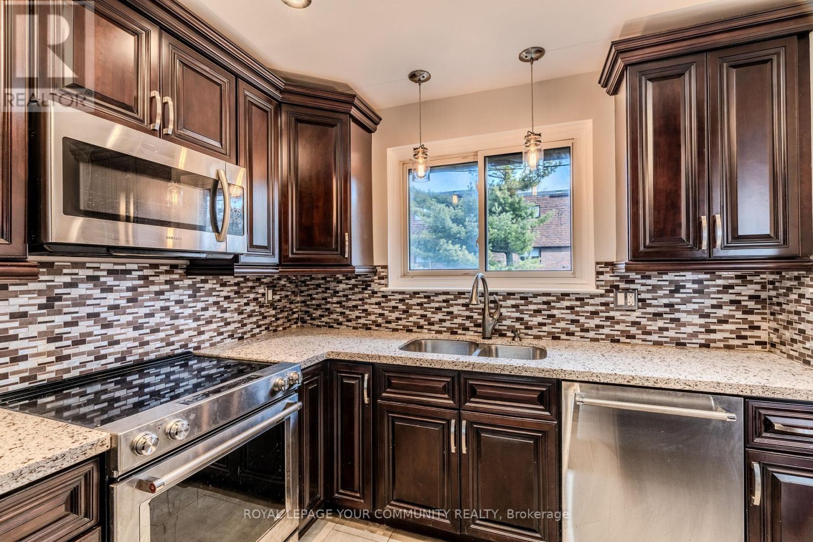 70 Stately Way, Markham, Ontario  L3T 3Z8 - Photo 11 - N12060821