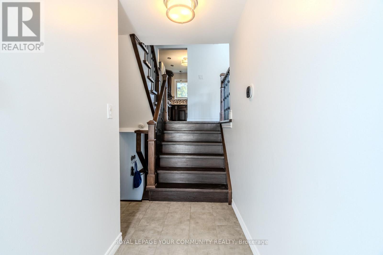 Property at 70 STATELY WAY image 3