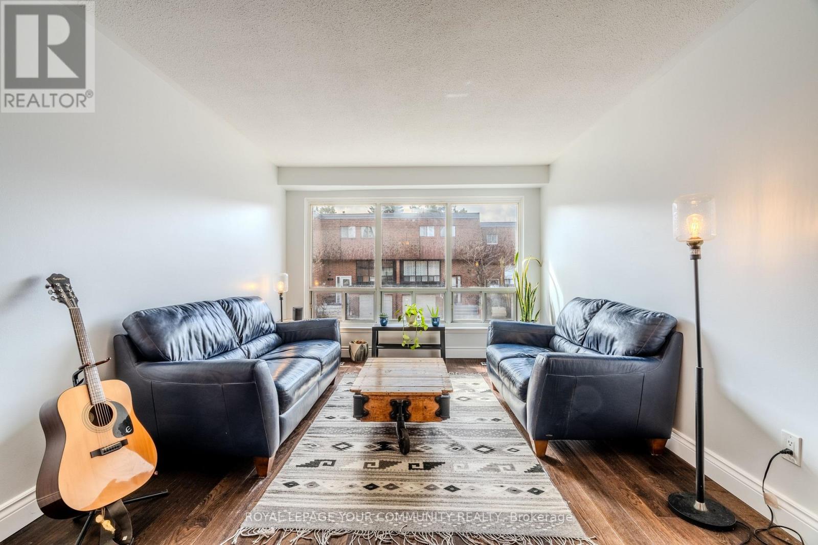 Property at 70 STATELY WAY image 4