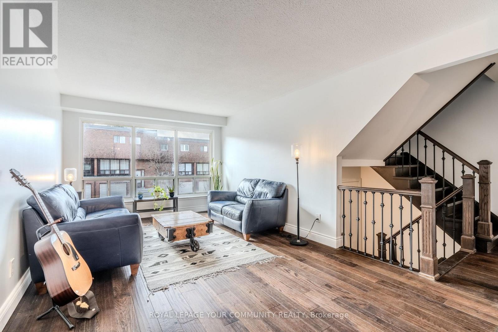 Property at 70 STATELY WAY image 5