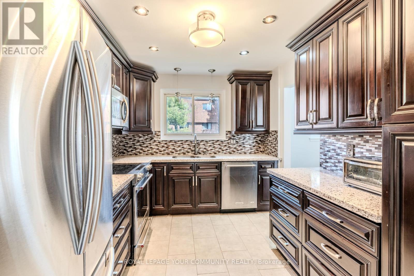 70 Stately Way, Markham, Ontario  L3T 3Z8 - Photo 9 - N12060821