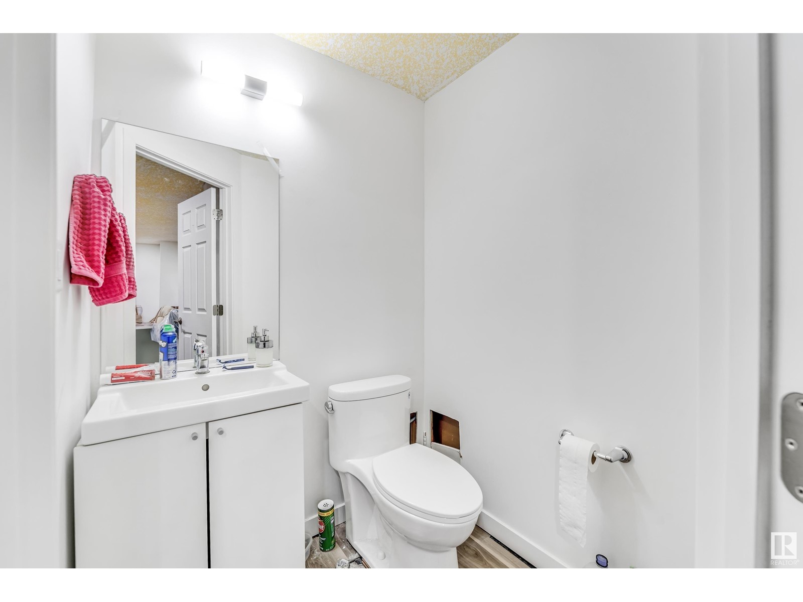 Property at 3909 49 AV image 4