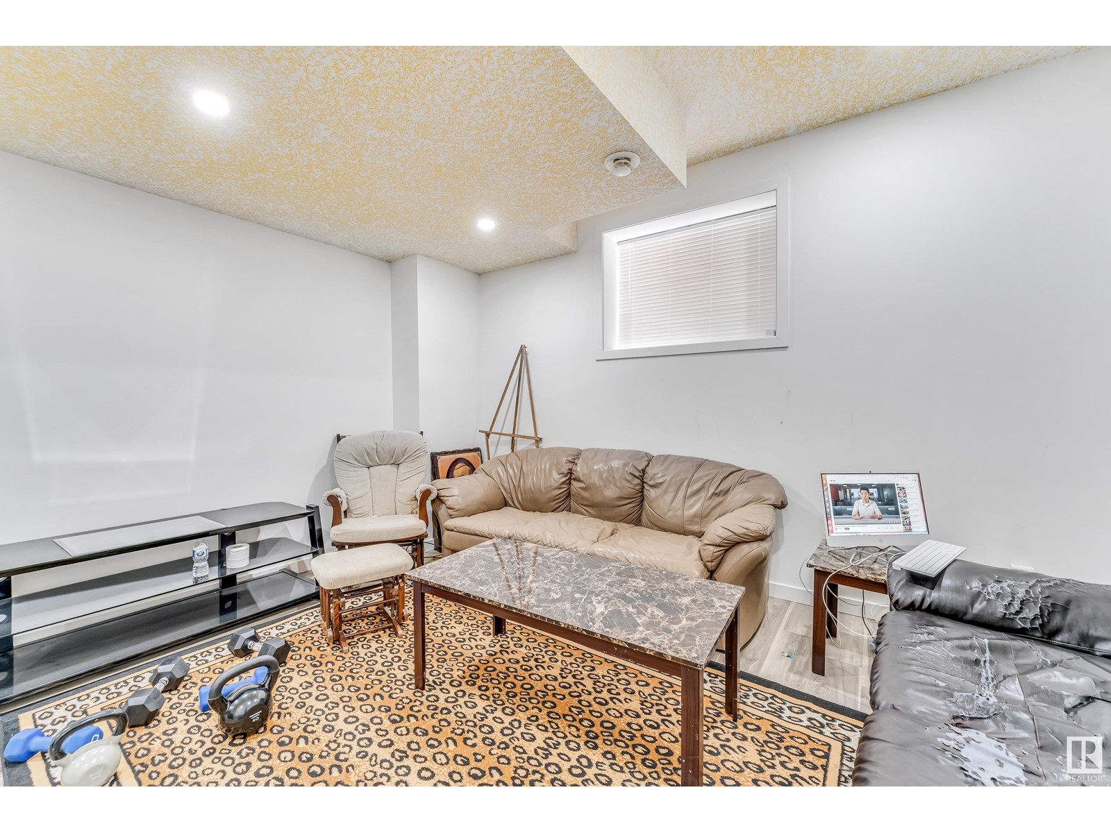 Property at 3909 49 AV image 3