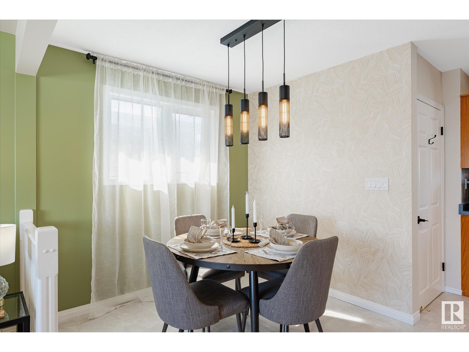 Property at 8416 56 ST NW image 3