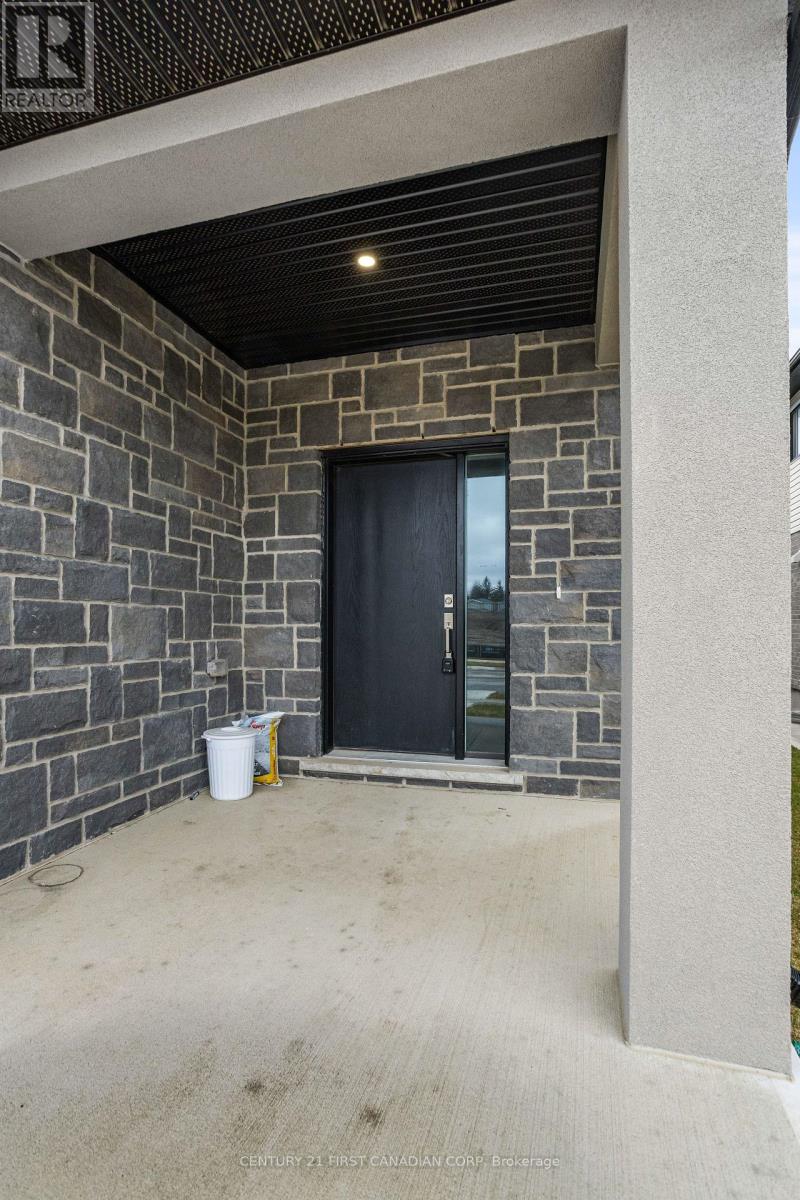 Photo 4 of 35 for 215 Roy Mcdonald Drive N
