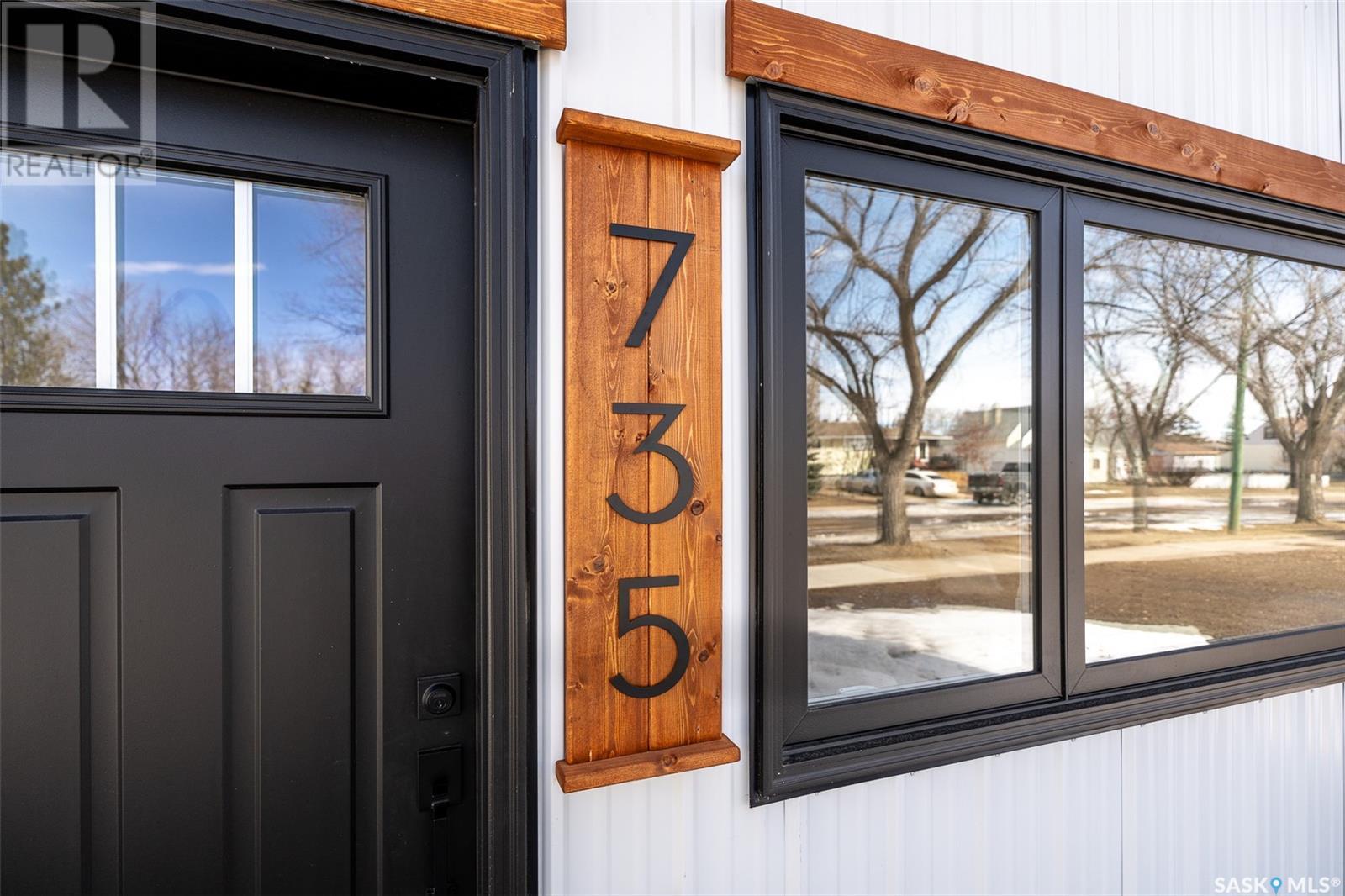 Property at 735 Hochelaga STREET E image 3