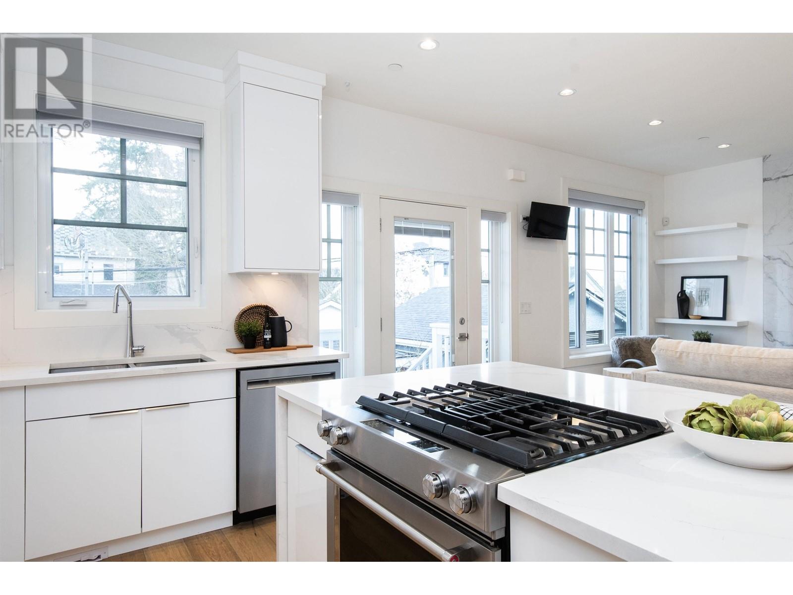 849 E 13th Avenue, Vancouver, British Columbia  V5T 2L4 - Photo 4 - R2985973
