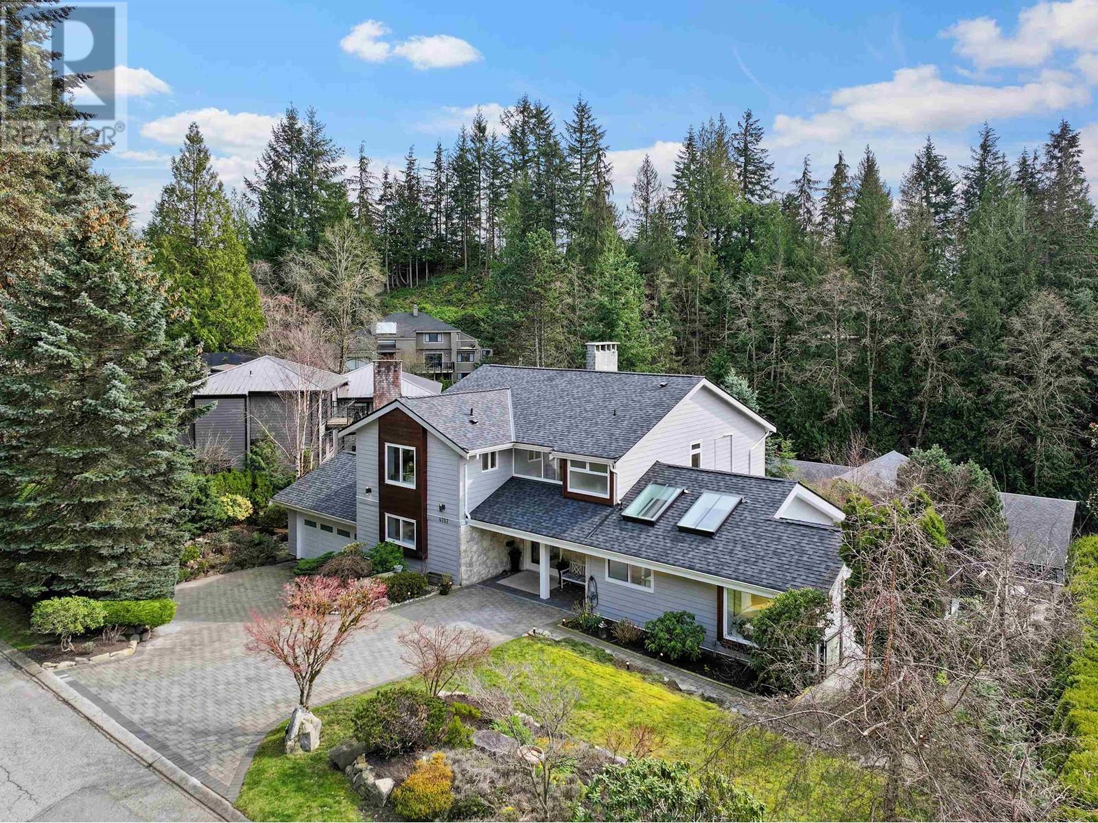 4757 Woodgreen Drive, West Vancouver, British Columbia  V7S 2Z9 - Photo 2 - R2985986