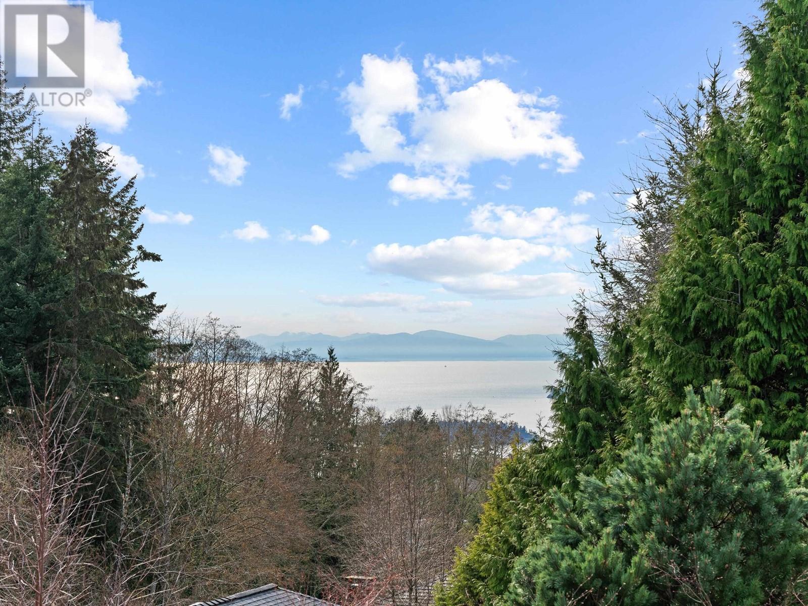 4757 Woodgreen Drive, West Vancouver, British Columbia  V7S 2Z9 - Photo 4 - R2985986