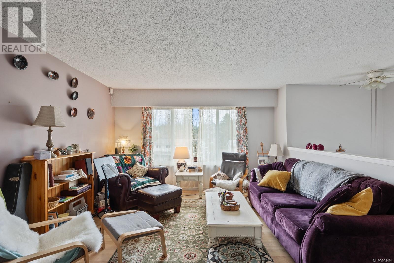 Property at 621 Nootka St image 4