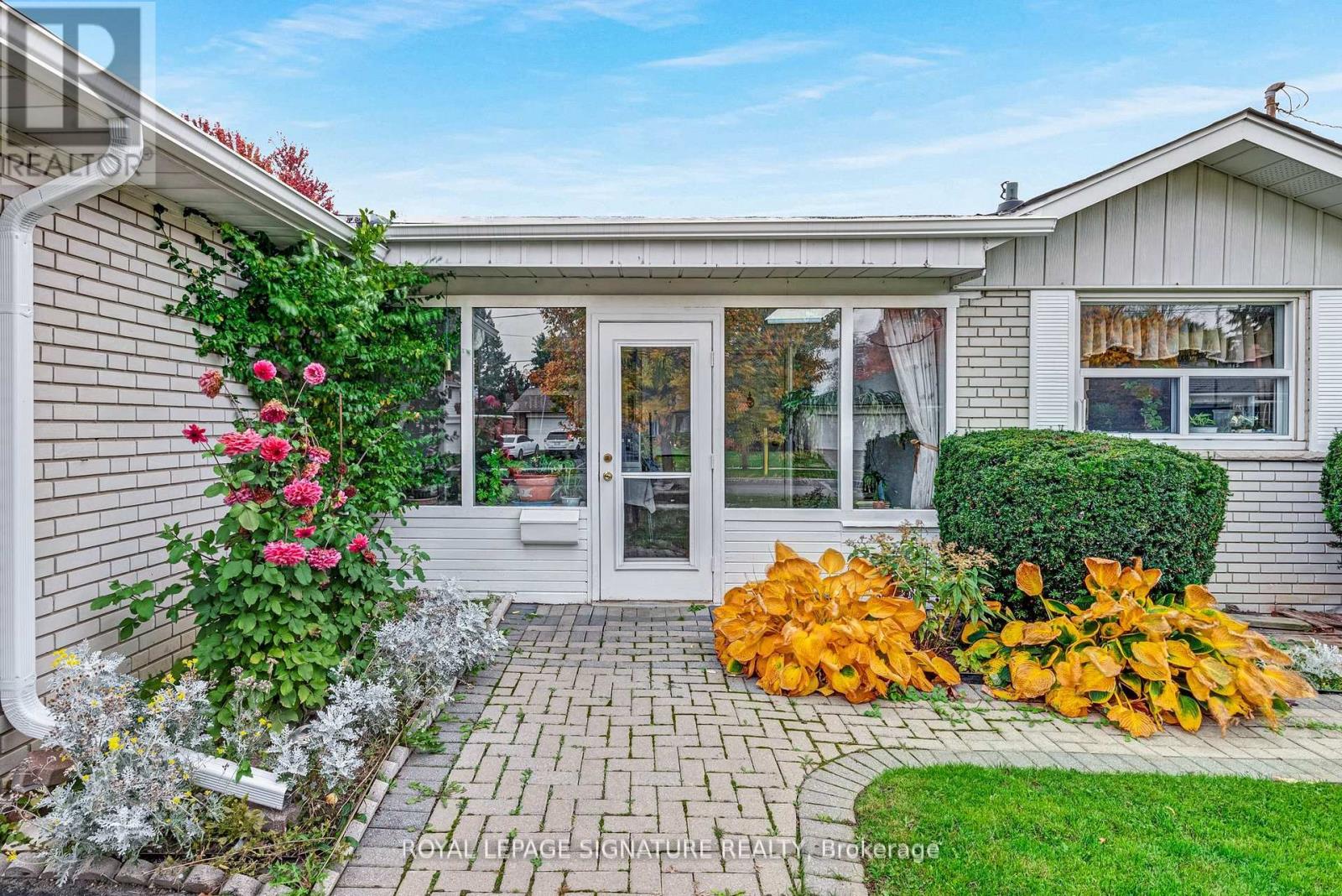 Property at 17 NORFIELD CRESCENT image 3