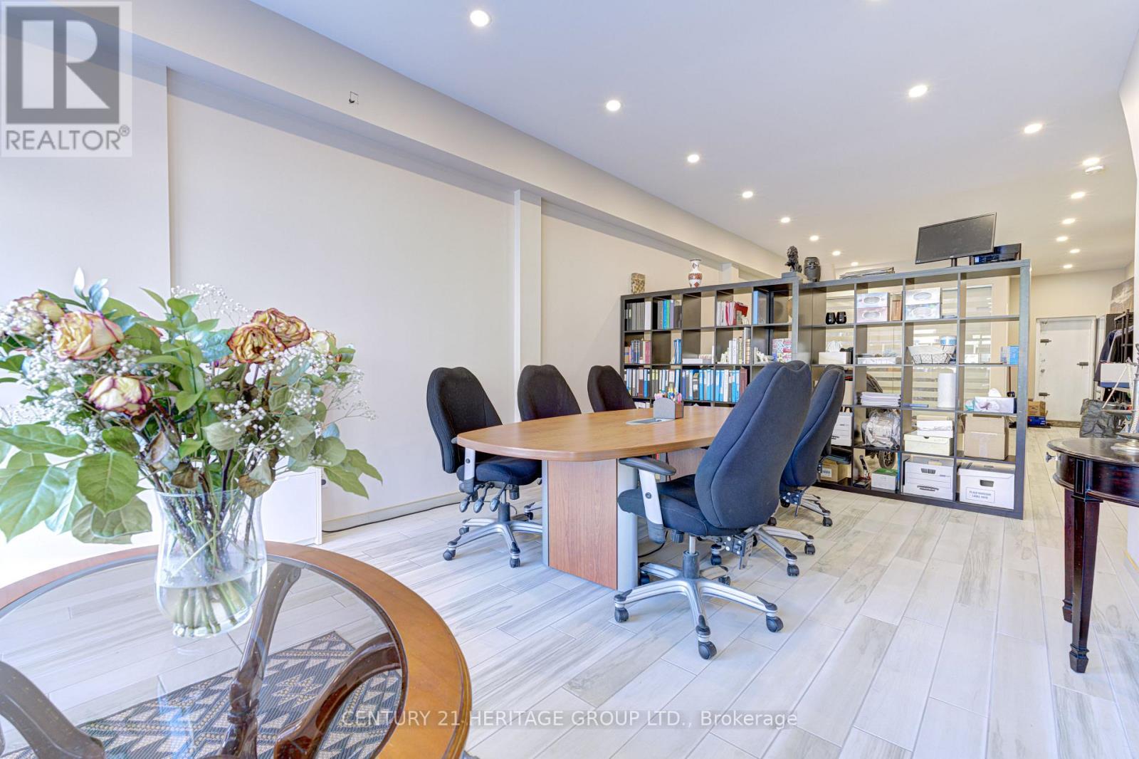 3063 Lake Shore Boulevard W, Toronto, Ontario  M8V 1K6 - Photo 4 - W12060891