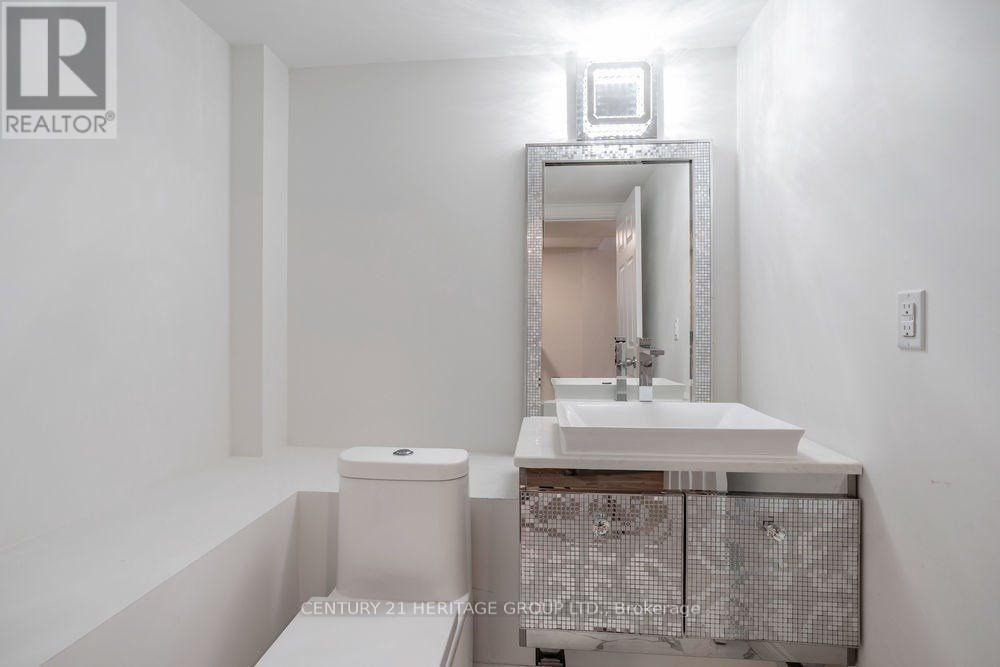 3063 Lake Shore Boulevard W, Toronto, Ontario  M8V 1K6 - Photo 7 - W12060891