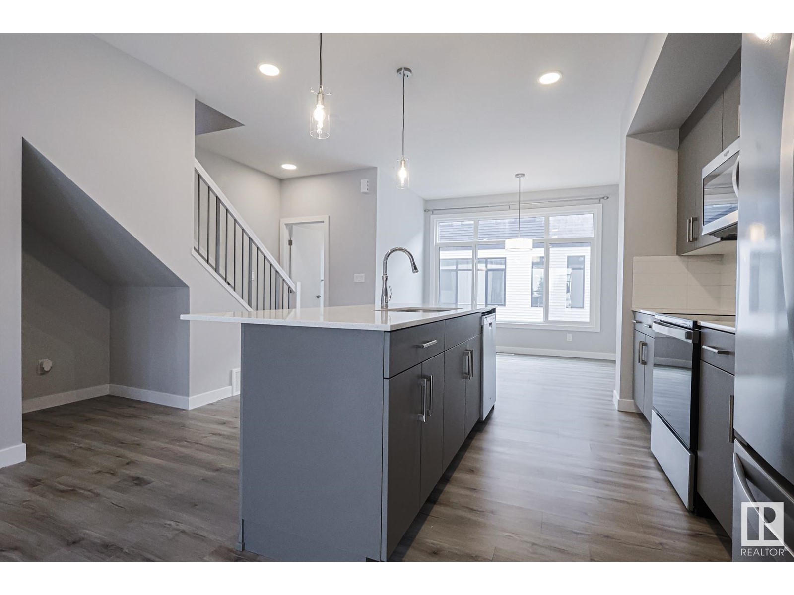 Property at #9 1729 KEENE CR SW image 5