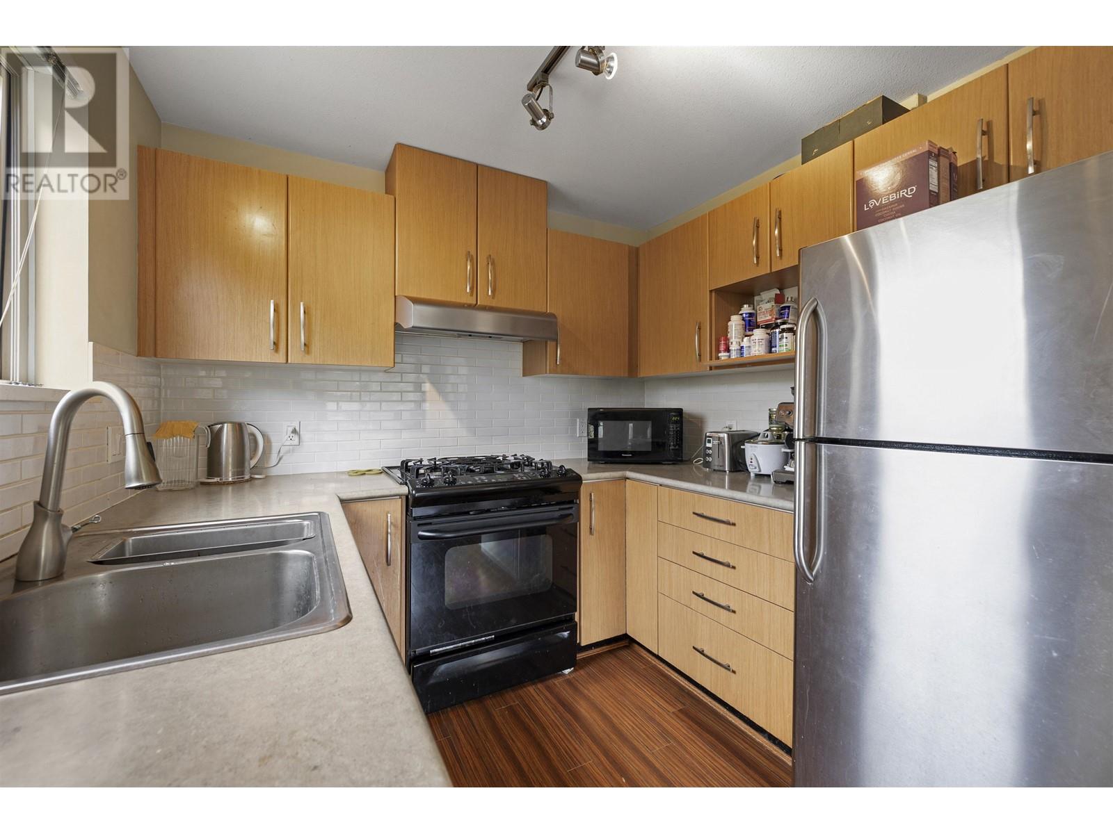 313 300 Klahanie Drive, Port Moody, British Columbia  V3H 5K8 - Photo 6 - R2979659