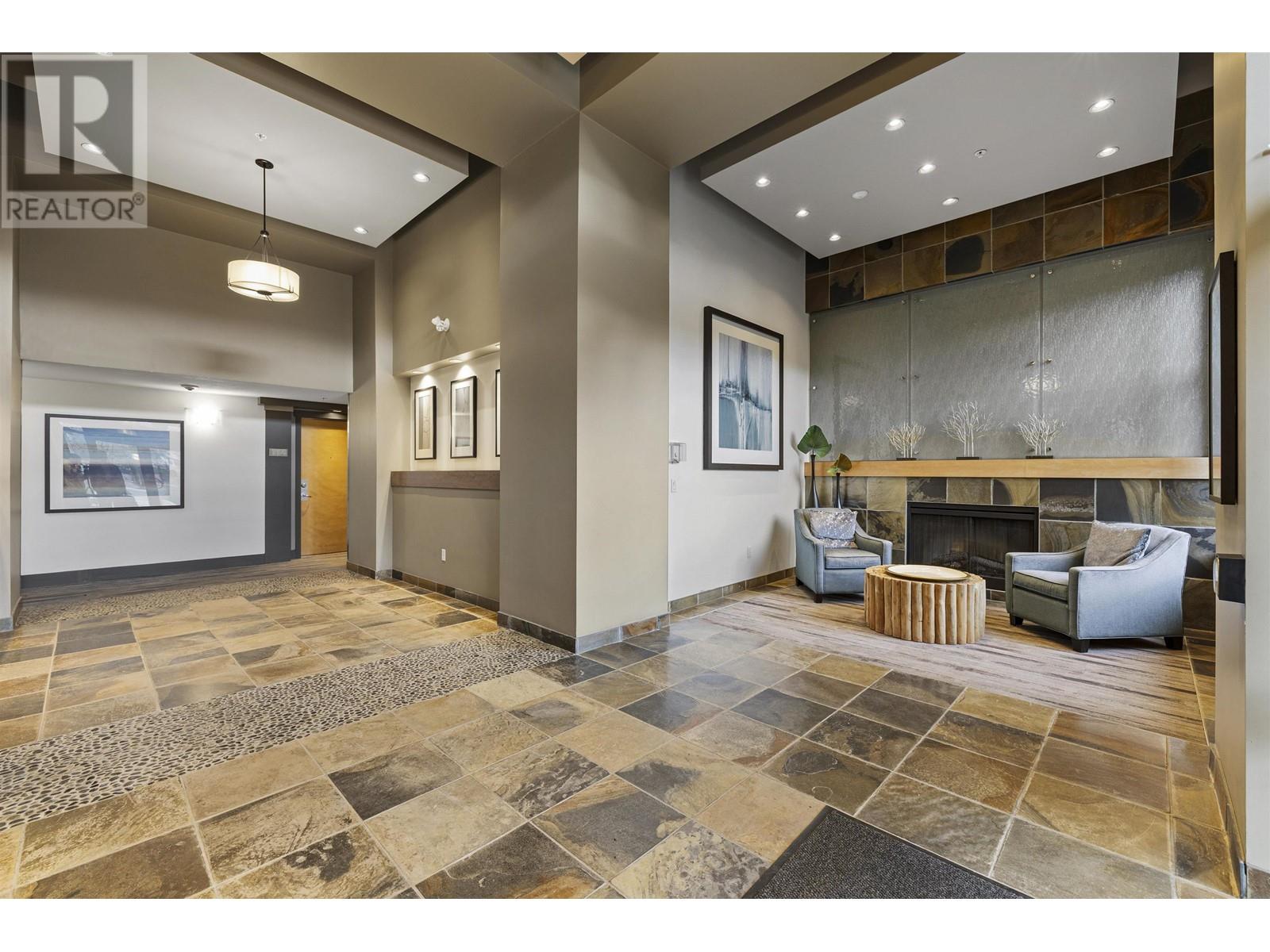 313 300 Klahanie Drive, Port Moody, British Columbia  V3H 5K8 - Photo 3 - R2979659