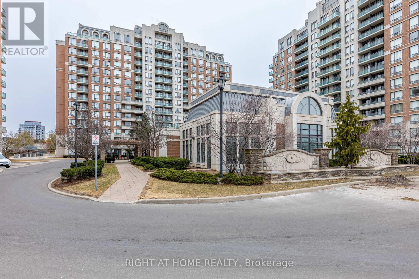 Property at 801 - 330 RED MAPLE ROAD image 2