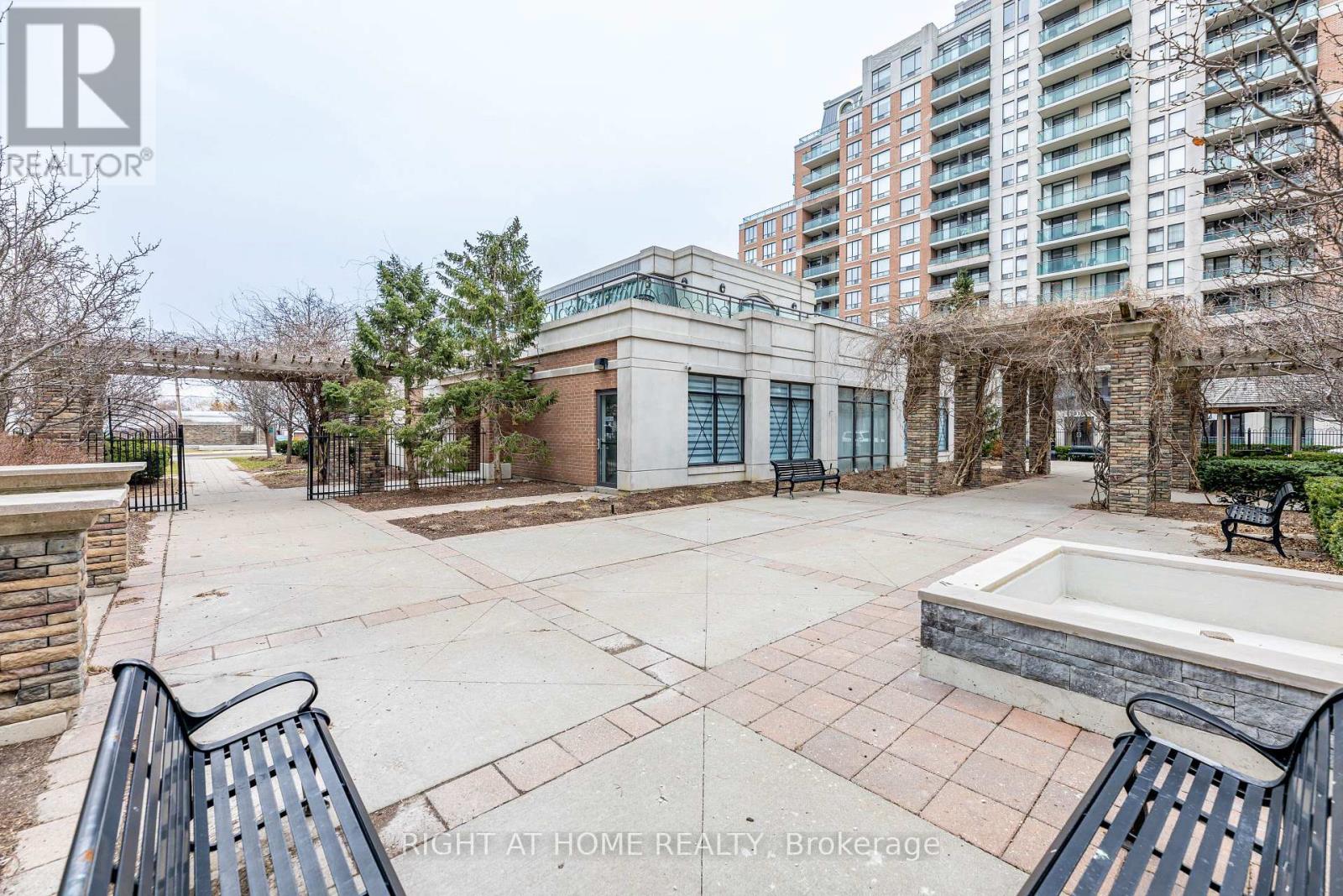 Property at 801 - 330 RED MAPLE ROAD image 3