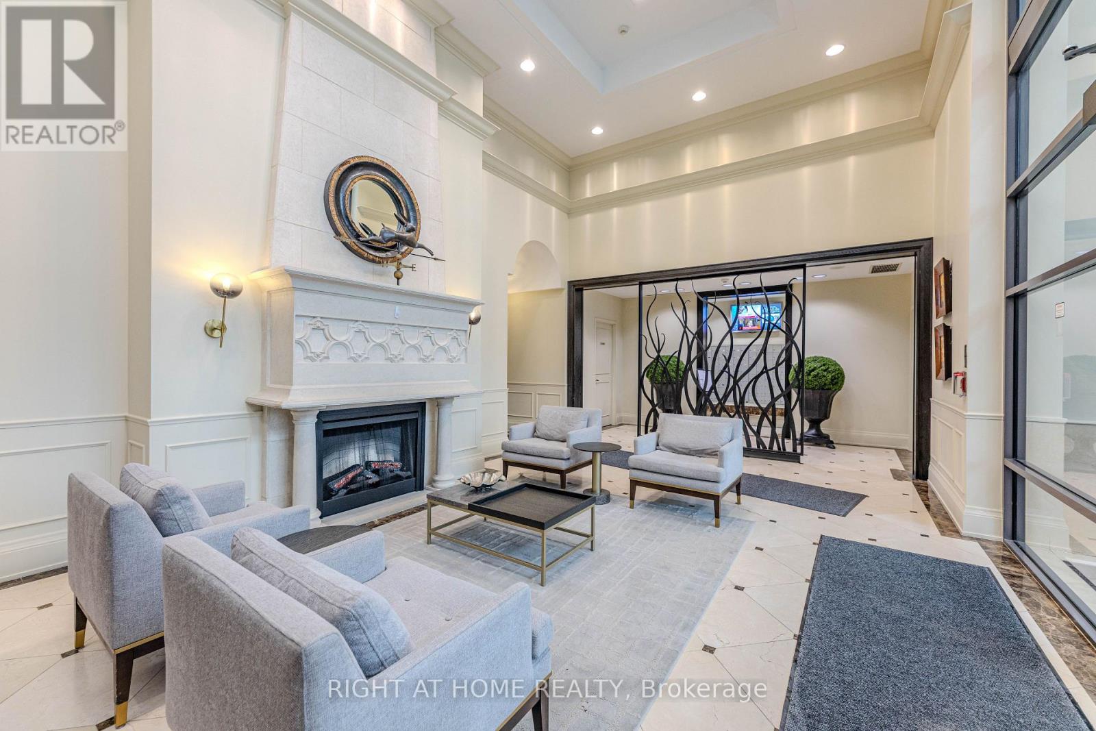 Property at 801 - 330 RED MAPLE ROAD image 5