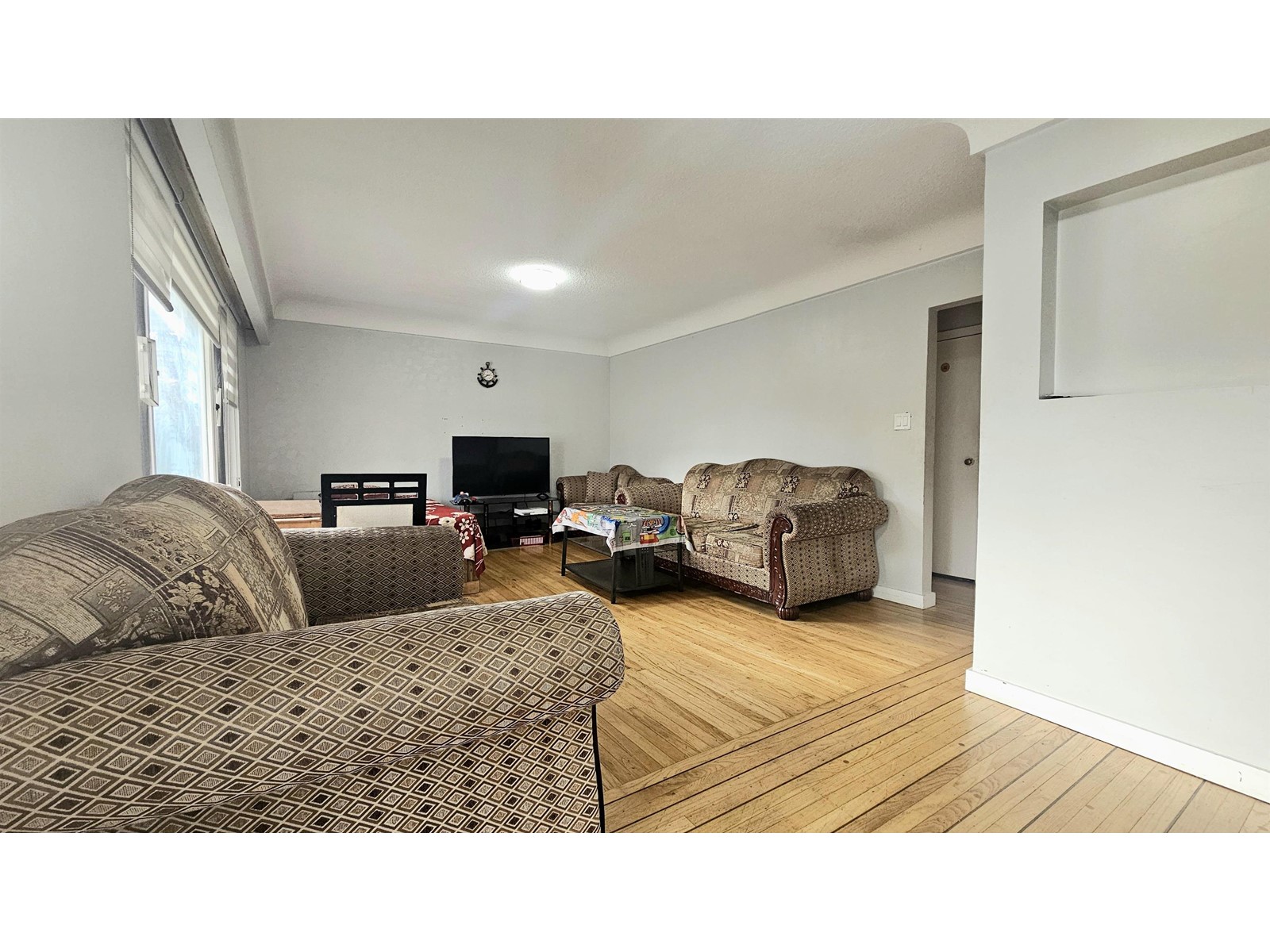 Property at 13137 106A AVENUE image 3
